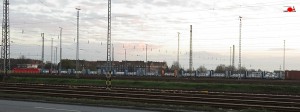 Mit nicht angereichertem Uranhexafluorid beladenen Güterzug direkt hinter der E-Lok auf dem Hafenbahnhof Hamburg-Süd (Güterbahnhof Hamburg-Süd) im Hamburger Hafen 17.11.2016